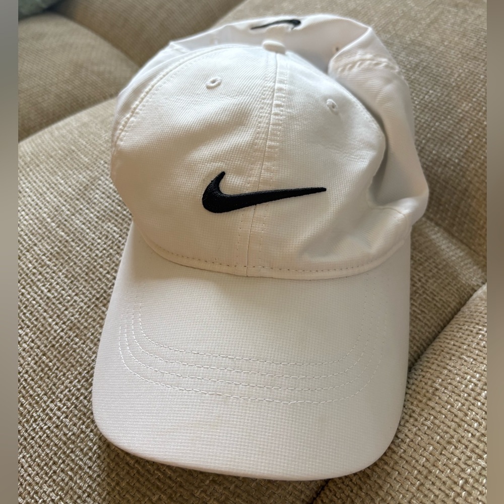 2/20$ Nike Classic White Cap with Black Logo